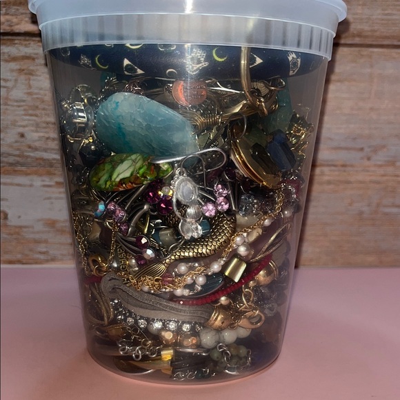 Mystery Jewelry Tub - Picture 1 of 7